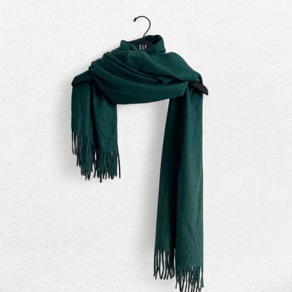 Zara Oversized Fringe Scarf in Green - Picture 2 of 8